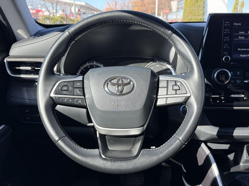 used 2022 Toyota Highlander car, priced at $29,450