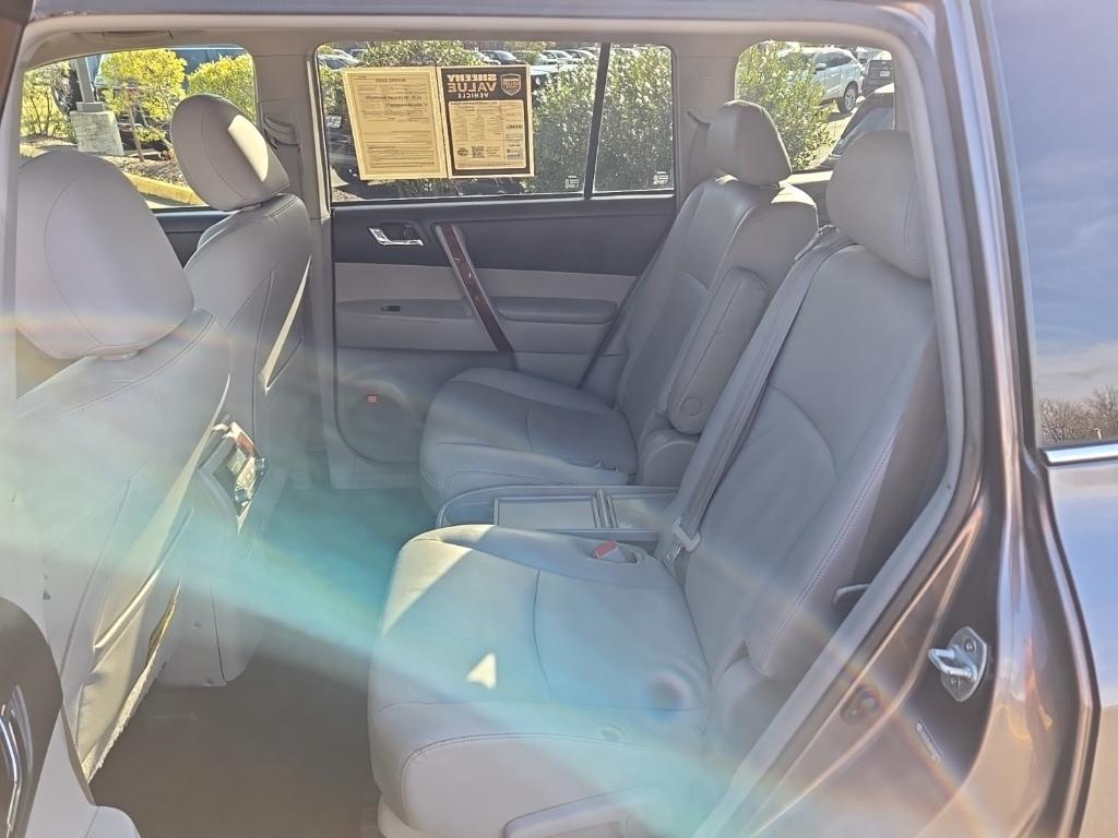 used 2011 Toyota Highlander Hybrid car, priced at $10,799