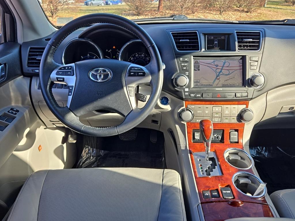 used 2011 Toyota Highlander Hybrid car, priced at $10,799