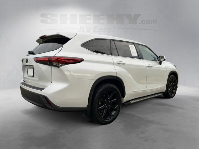 used 2022 Toyota Highlander car, priced at $29,998