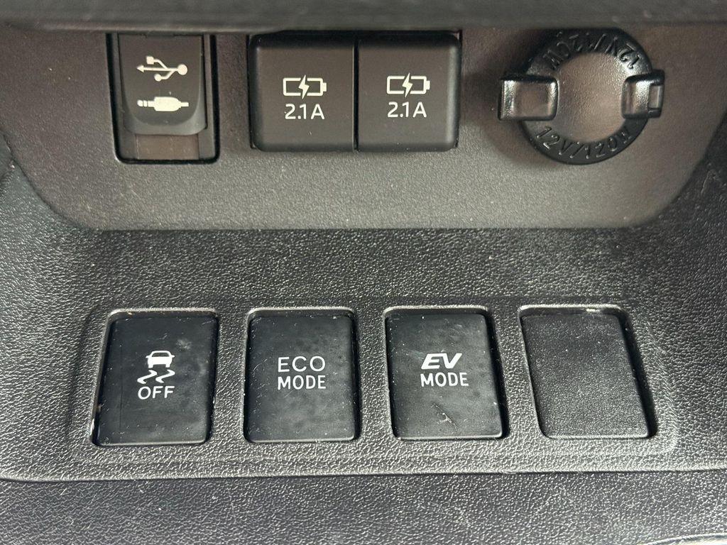 used 2019 Toyota Highlander Hybrid car, priced at $22,650