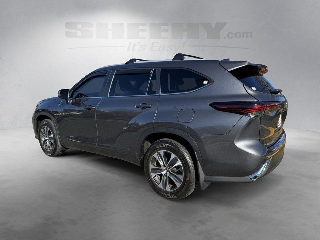 used 2024 Toyota Highlander car, priced at $40,650