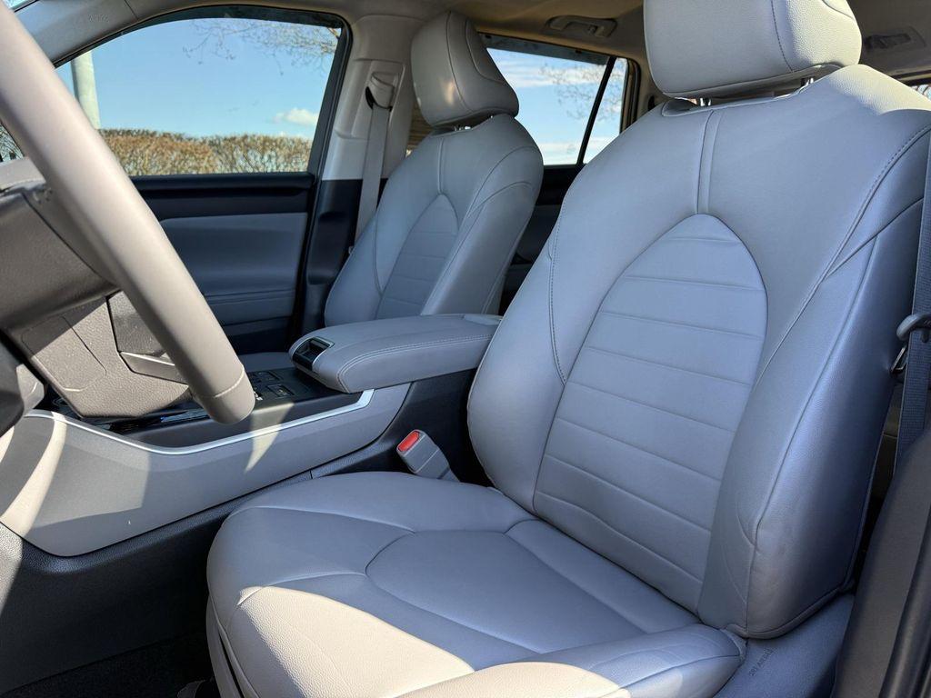 used 2024 Toyota Highlander car, priced at $40,650
