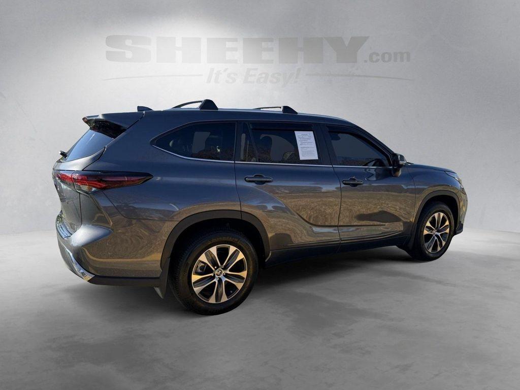 used 2024 Toyota Highlander car, priced at $40,650