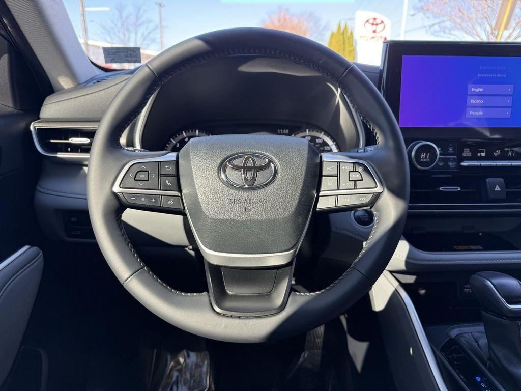 used 2024 Toyota Highlander car, priced at $40,650