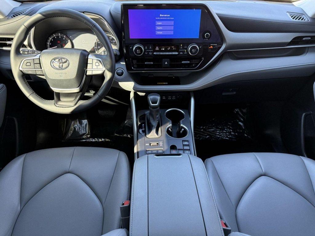 used 2024 Toyota Highlander car, priced at $40,650