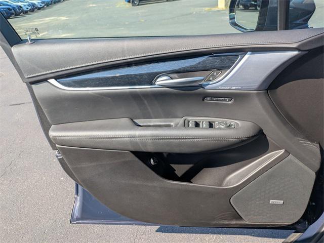 new 2025 Cadillac XT5 car, priced at $48,950