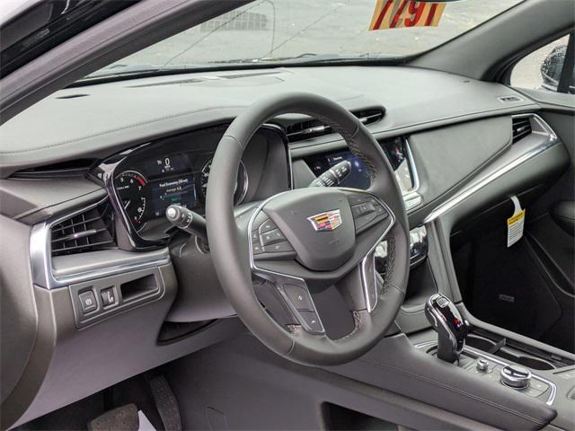 new 2025 Cadillac XT5 car, priced at $45,915