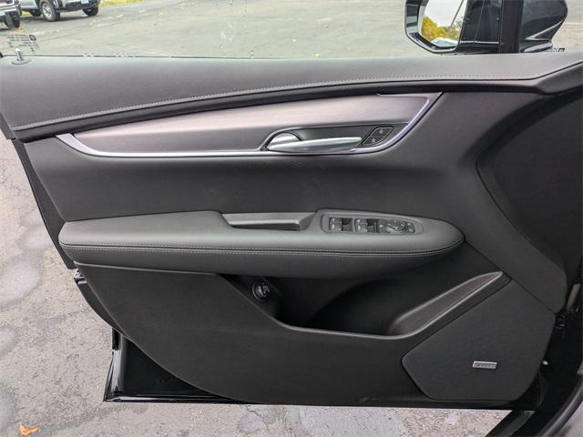 new 2025 Cadillac XT5 car, priced at $45,915