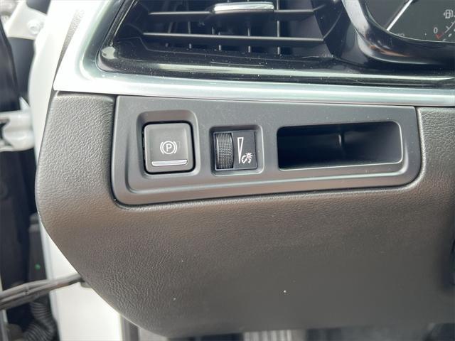 used 2024 Cadillac XT6 car, priced at $42,995