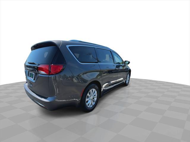 used 2018 Chrysler Pacifica car, priced at $15,995