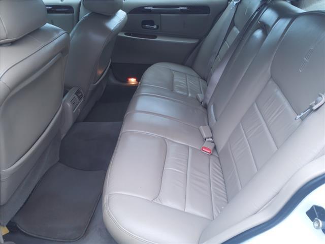 used 2000 Lincoln Town Car car, priced at $7,988