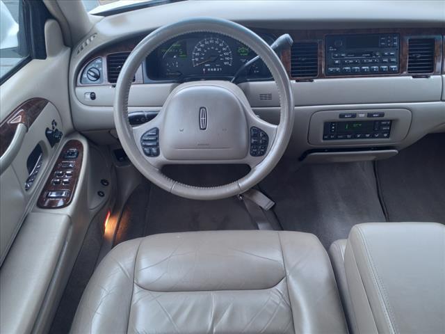 used 2000 Lincoln Town Car car, priced at $7,988