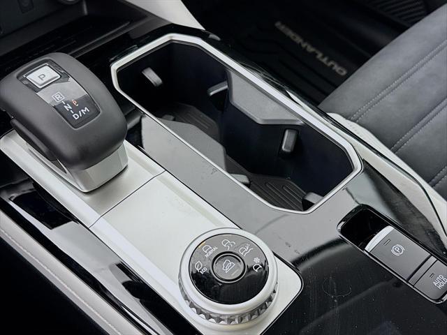 new 2025 Mitsubishi Outlander car