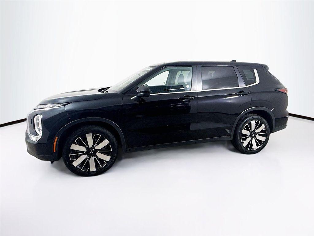 used 2025 Mitsubishi Outlander car, priced at $25,999