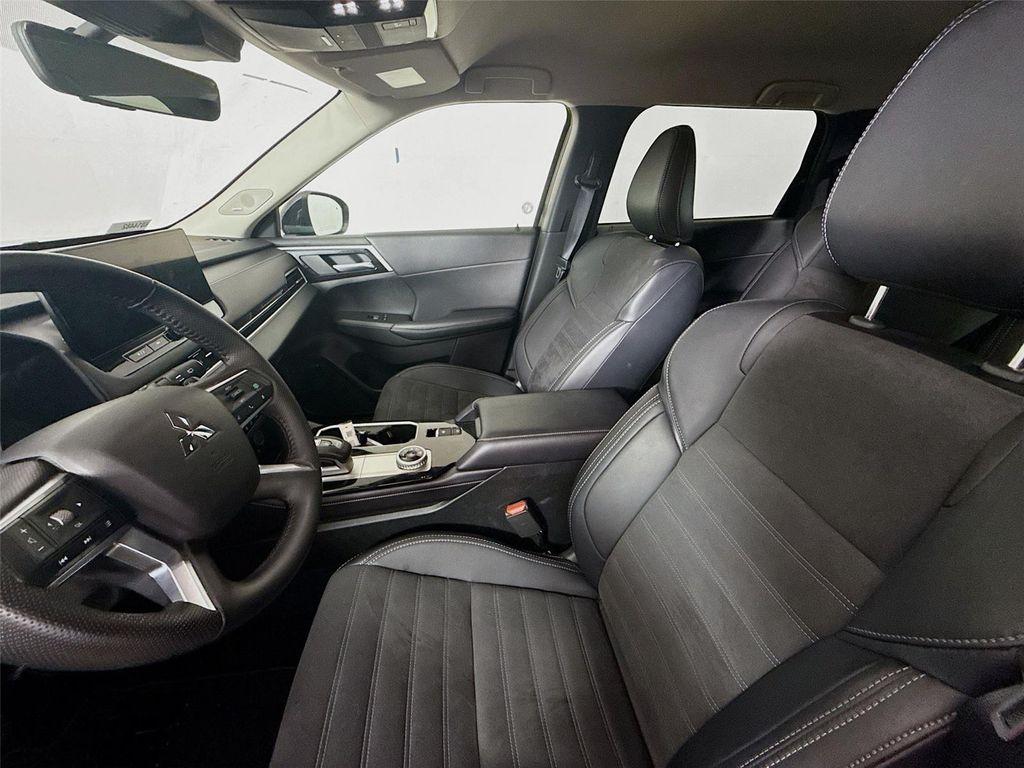 used 2025 Mitsubishi Outlander car, priced at $25,999