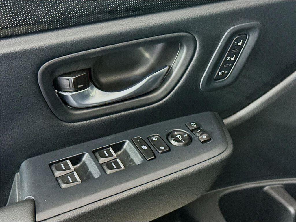 used 2023 Honda Pilot car, priced at $37,999
