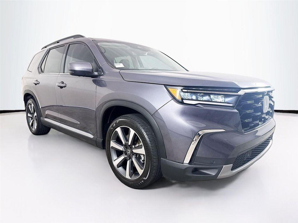 used 2023 Honda Pilot car, priced at $37,999