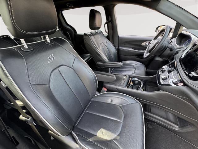 used 2024 Chrysler Pacifica Hybrid car, priced at $27,995