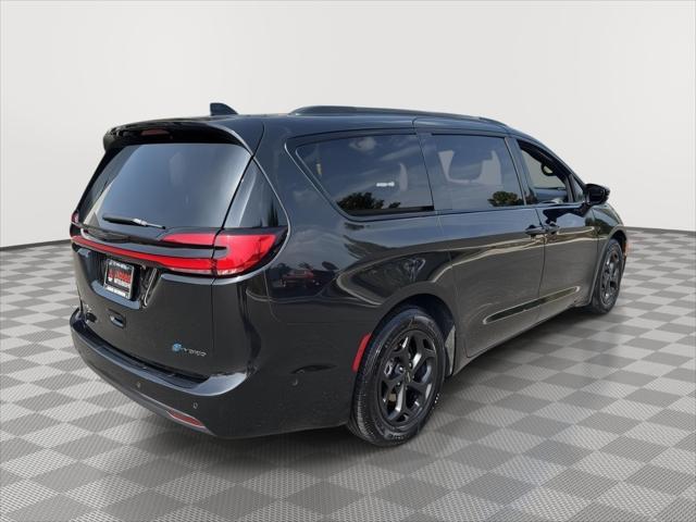 used 2024 Chrysler Pacifica Hybrid car, priced at $27,995