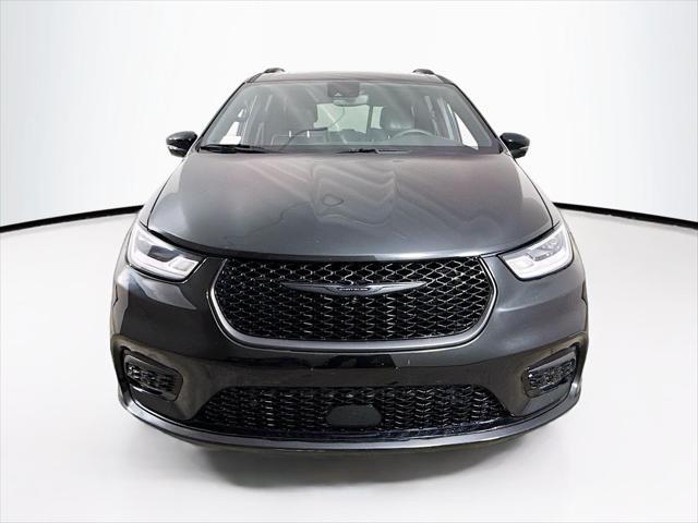 used 2024 Chrysler Pacifica Hybrid car, priced at $27,795