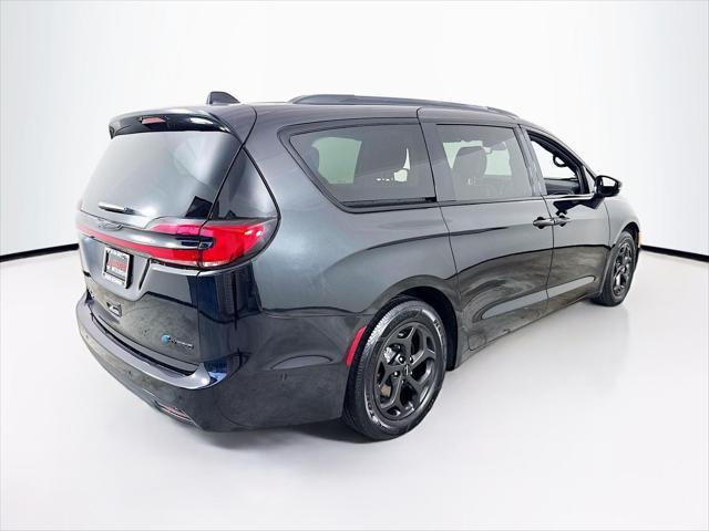used 2024 Chrysler Pacifica Hybrid car, priced at $27,795