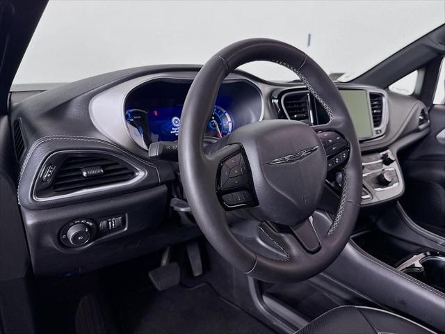 used 2024 Chrysler Pacifica Hybrid car, priced at $27,795