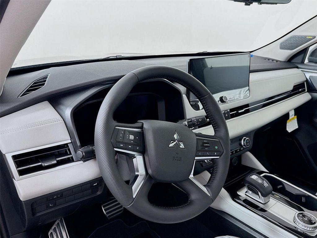 new 2025 Mitsubishi Outlander car