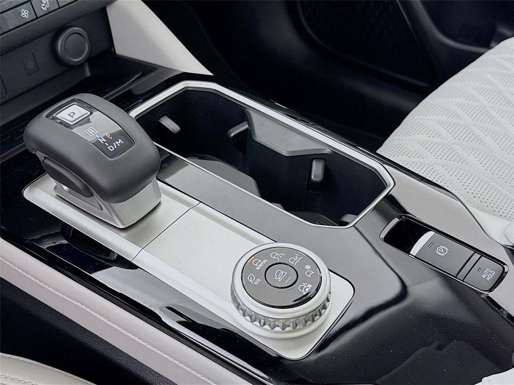 new 2025 Mitsubishi Outlander car