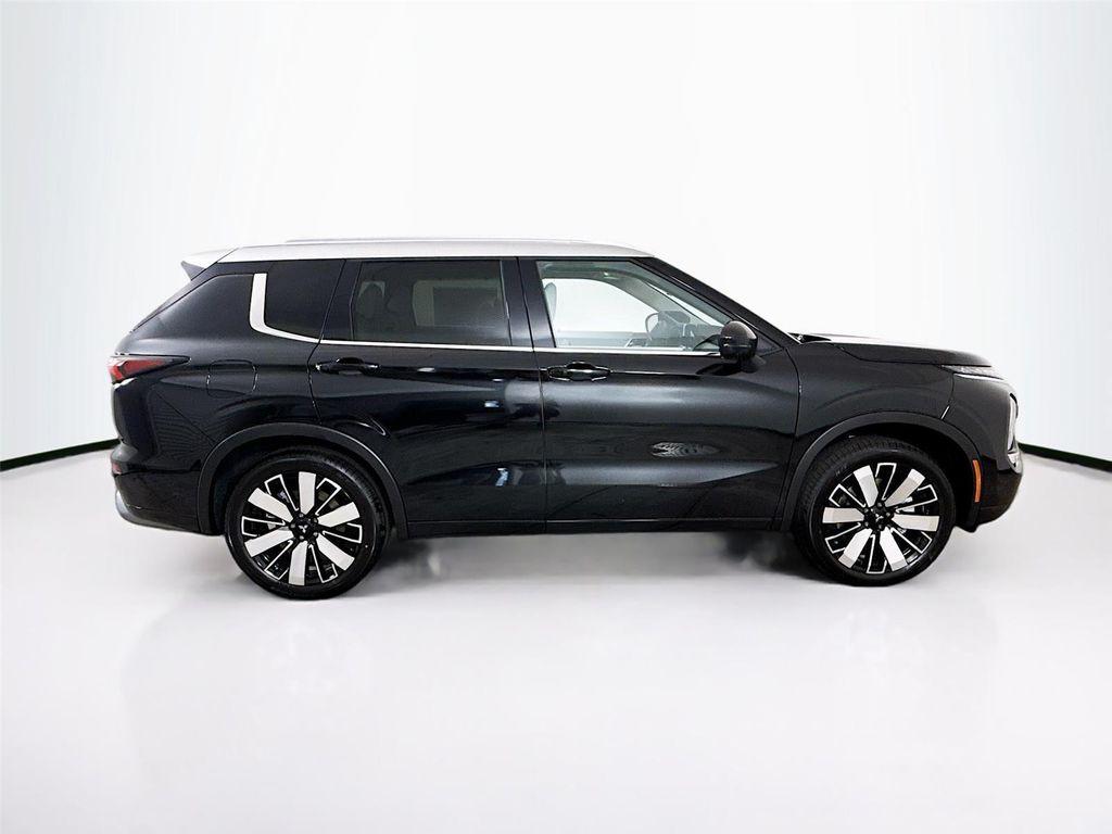new 2025 Mitsubishi Outlander car