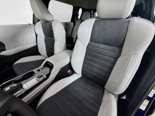 new 2025 Mitsubishi Outlander car