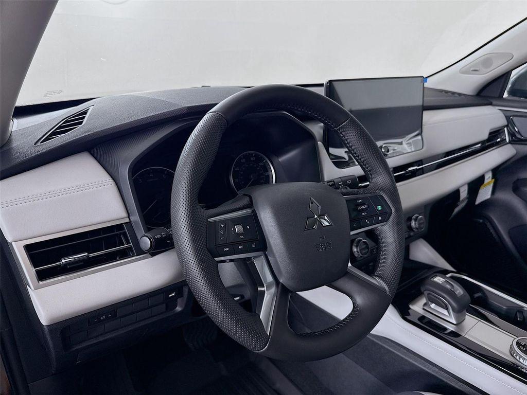 new 2025 Mitsubishi Outlander car, priced at $31,540
