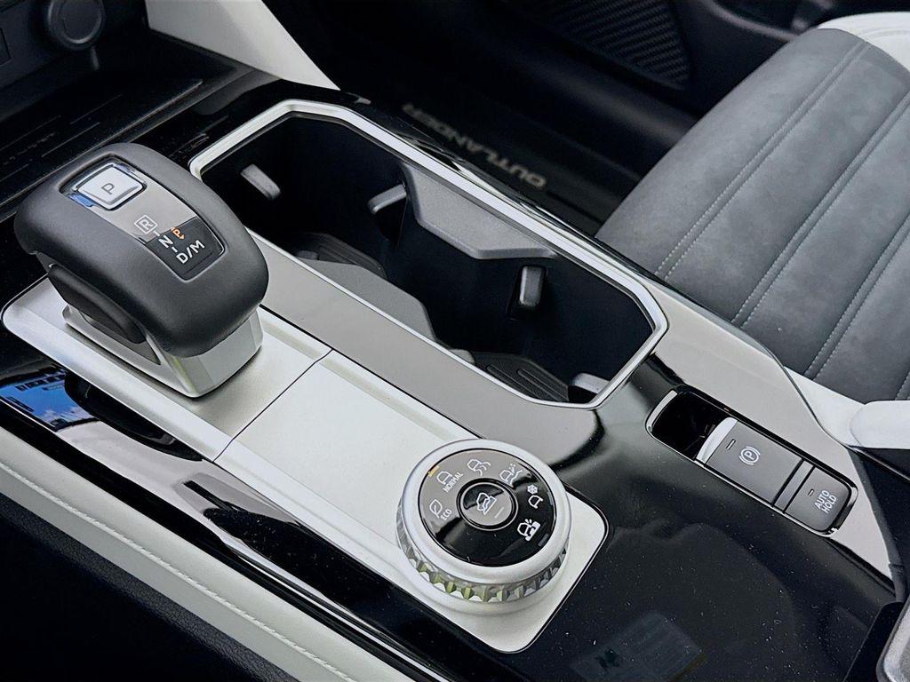 new 2025 Mitsubishi Outlander car, priced at $31,540