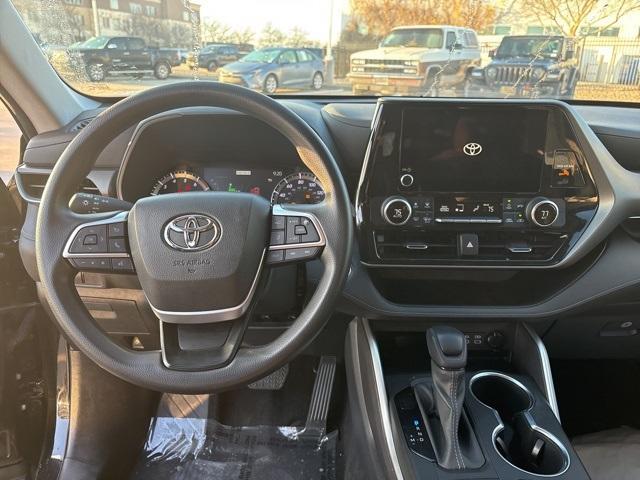 used 2023 Toyota Highlander car, priced at $34,077