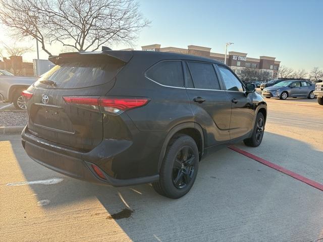 used 2023 Toyota Highlander car, priced at $34,077