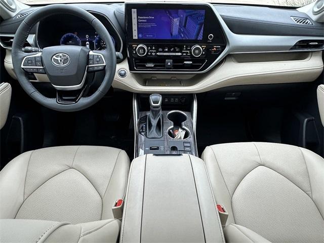 used 2023 Toyota Highlander car, priced at $44,021