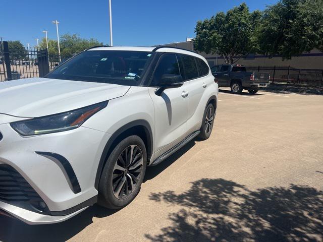 used 2022 Toyota Highlander car, priced at $34,995