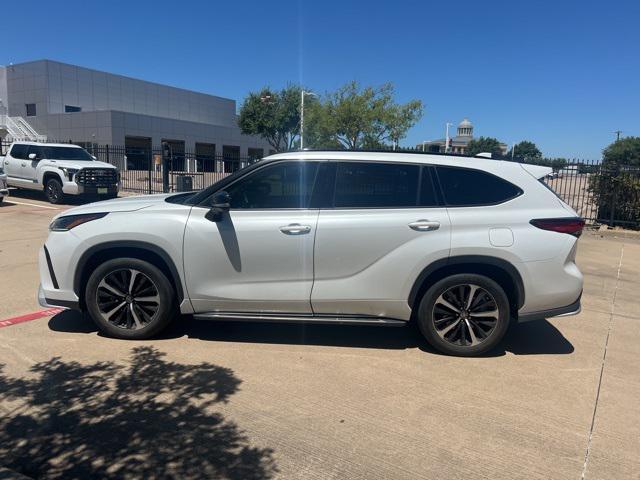 used 2022 Toyota Highlander car, priced at $34,995