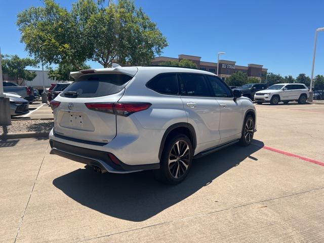 used 2022 Toyota Highlander car, priced at $34,995