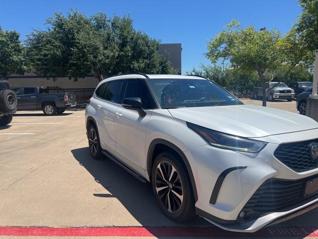 used 2022 Toyota Highlander car, priced at $34,995