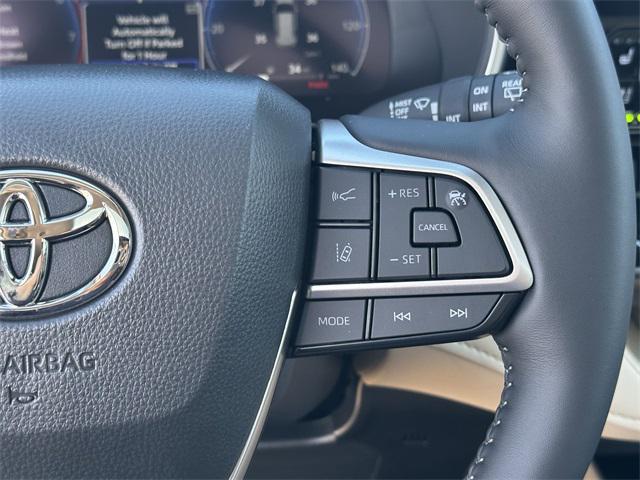 new 2025 Toyota Highlander car, priced at $52,373