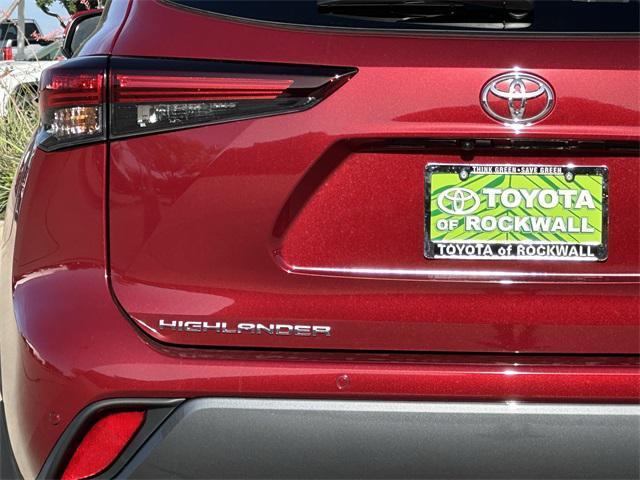 new 2025 Toyota Highlander car, priced at $52,373
