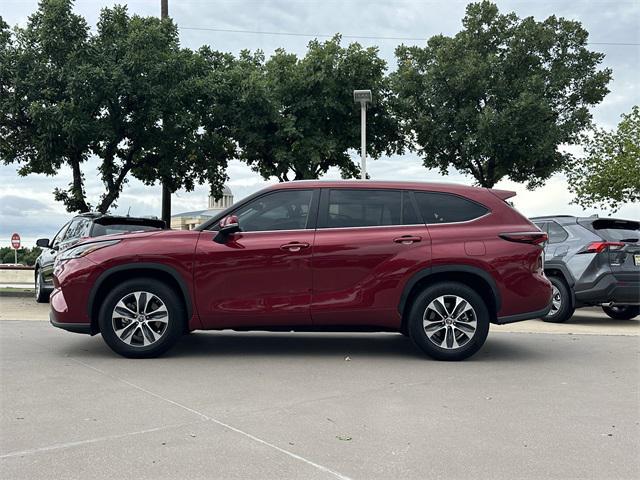 used 2024 Toyota Highlander car, priced at $36,985