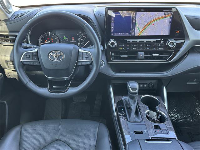 used 2020 Toyota Highlander car, priced at $32,600