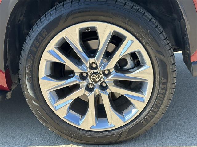 used 2020 Toyota Highlander car, priced at $32,600