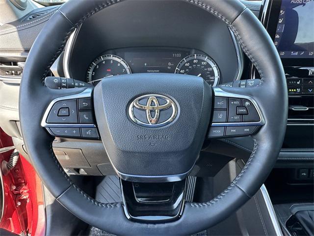 used 2020 Toyota Highlander car, priced at $32,600