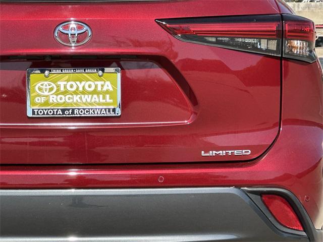 used 2020 Toyota Highlander car, priced at $32,600