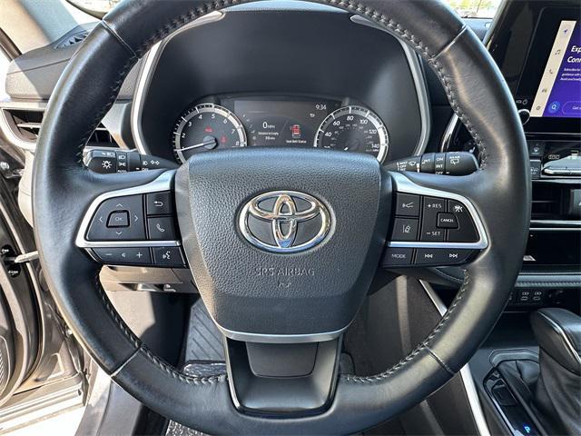 used 2023 Toyota Highlander car, priced at $31,995