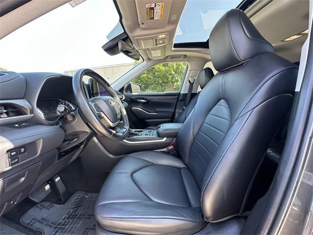 used 2023 Toyota Highlander car, priced at $31,995