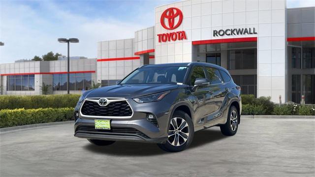 used 2023 Toyota Highlander car, priced at $31,995